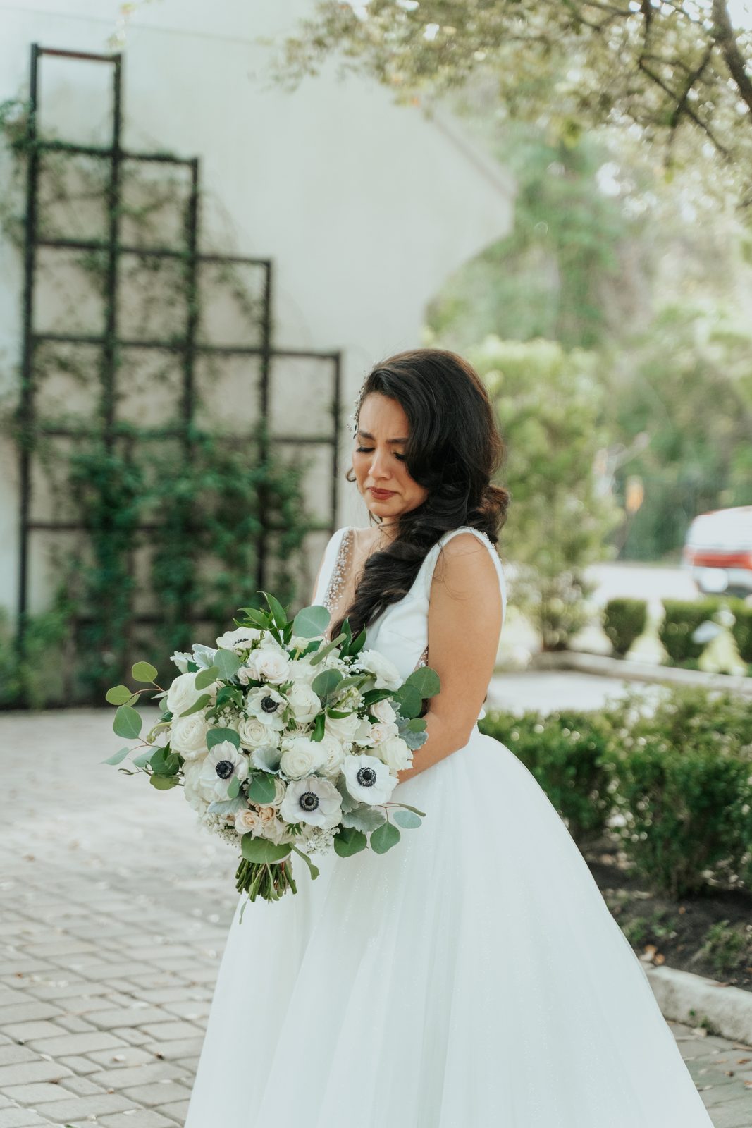 Amber solo bridal portrait with her bouquet