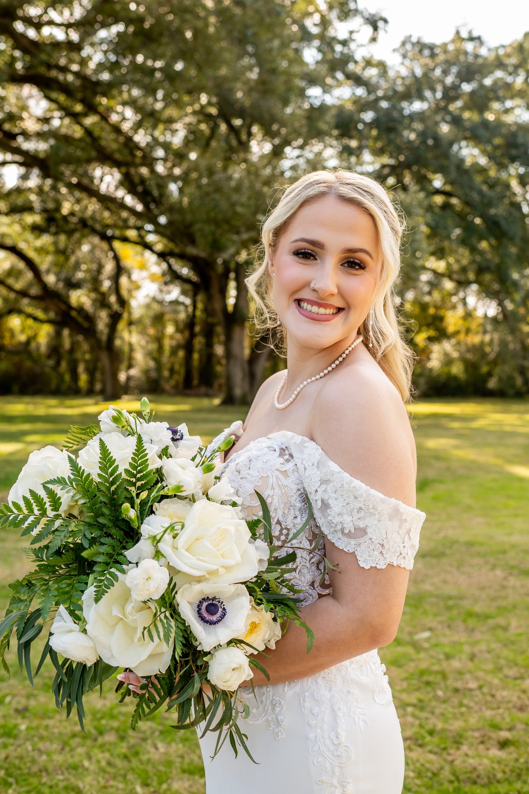 Bridal portrait with bouquet